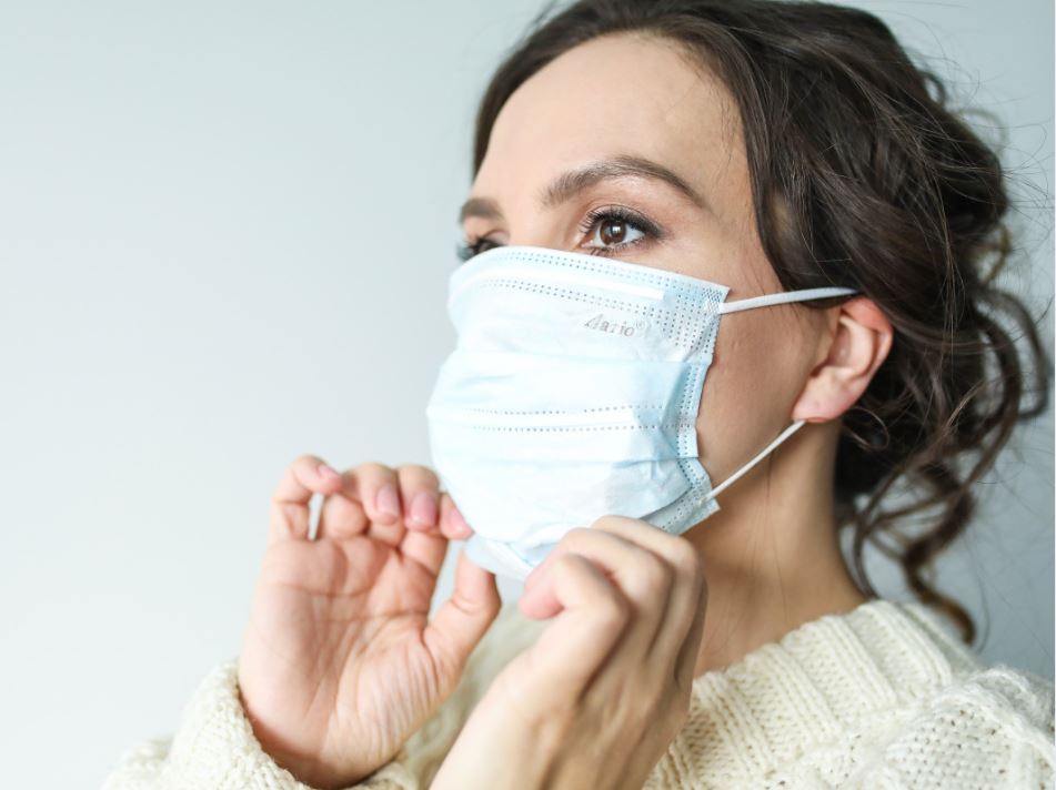 Lire la suite à propos de l’article COMMENT BIEN PORTER ET ENLEVER MON MASQUE ?