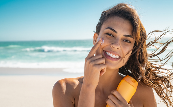 10 erreurs à éviter avec sa crème solaire