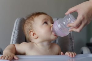 Lire la suite à propos de l’article Comment hydrater bébé quand il fait chaud ?