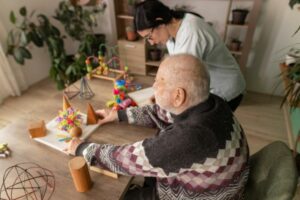 Comprendre la maladie d’Alzheimer : définition, causes et fréquence
